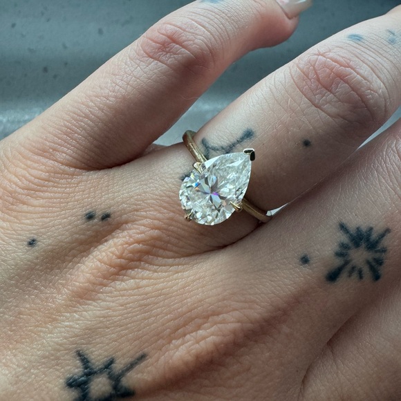 ENGAGEMENT RING - Picture 7 of 7